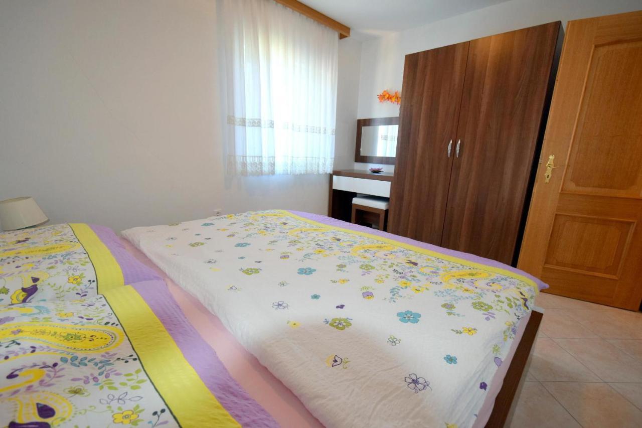 Apartments Gabrijel Malinska Exterior foto